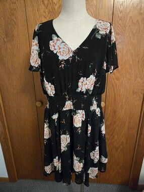 TORRID Black Floral V-Neck Smocked-Waist Midi Dress. Size 2.